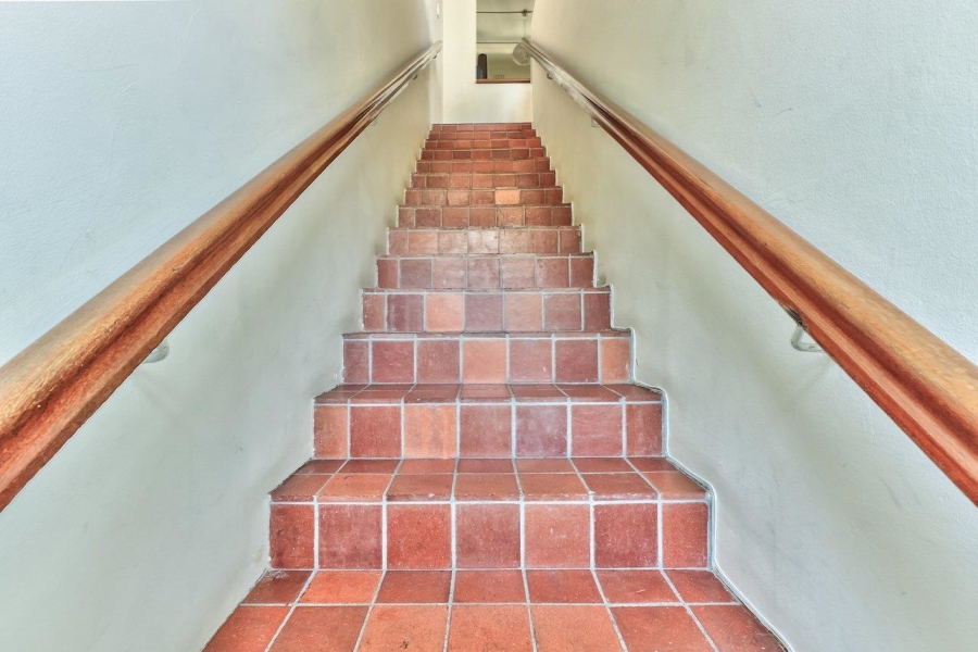 To Let 2 Bedroom Property for Rent in Vredehoek Western Cape